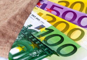 BGE von 1.000 Euro für jeden Mitmenschen – geringer Verwaltungsaufwand, also deutliche Steuerersparnis zu „HARTZ IV“ (Lena Balk - unsplash.com)