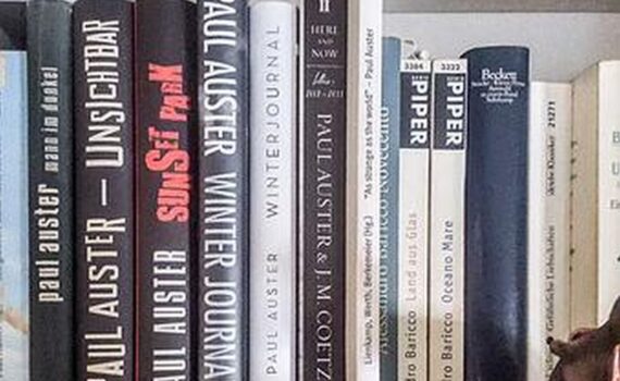 Ein Bibliotheksregal, genau nach den ursprünglichen Vorstellungen des Erfinders
