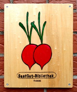 Türschild der SaatGut-Bibliothek Freistatt