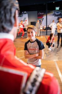 Das Motorsport-Erlebnismuseum ring°werk ist eine von vielen Freizeitattraktionen am Nürburgring. Es warten zum Beispiel auch eine Kartbahn, eine eSports Bar oder Backstage-Touren. (Foto: Gruber)