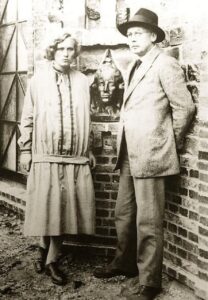 Jutta und Johann Michael Bossard, 1926. (Foto: Kunststätte Bossard)