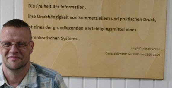 Header Benjamin im Radiostudio