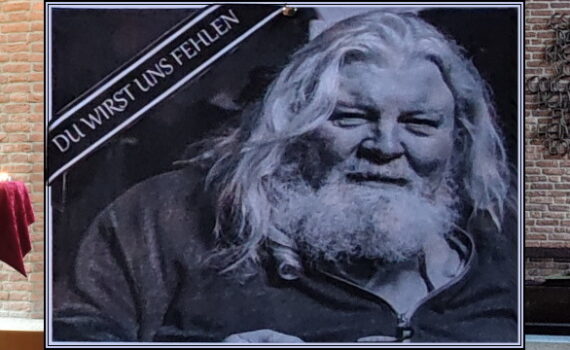 Gedenkfeier für Roderich Pohl - Pastorin Gunda Hansen und Dirk Dymarski erinnern an Roderich