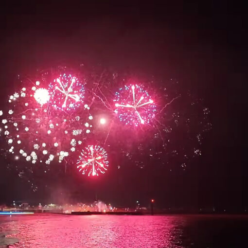 Und das anschließende Feuerwerk ließ ebenfalls keine Wünsche offen.