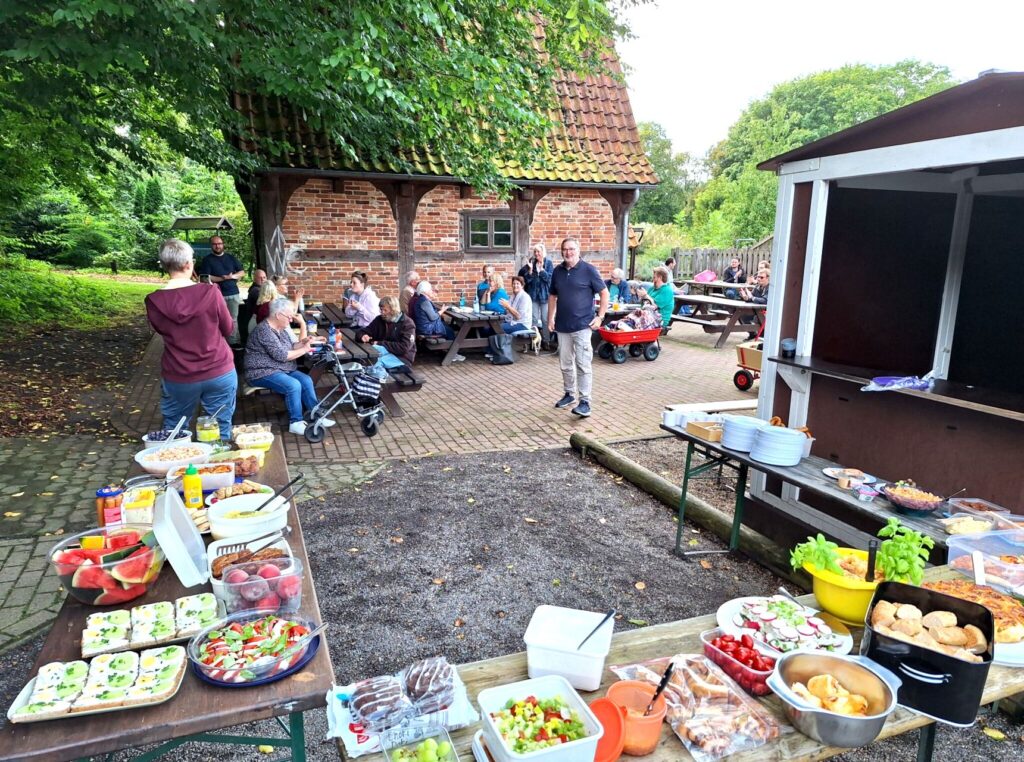 Dorf Picknick Freistatt im Sinnesgarten